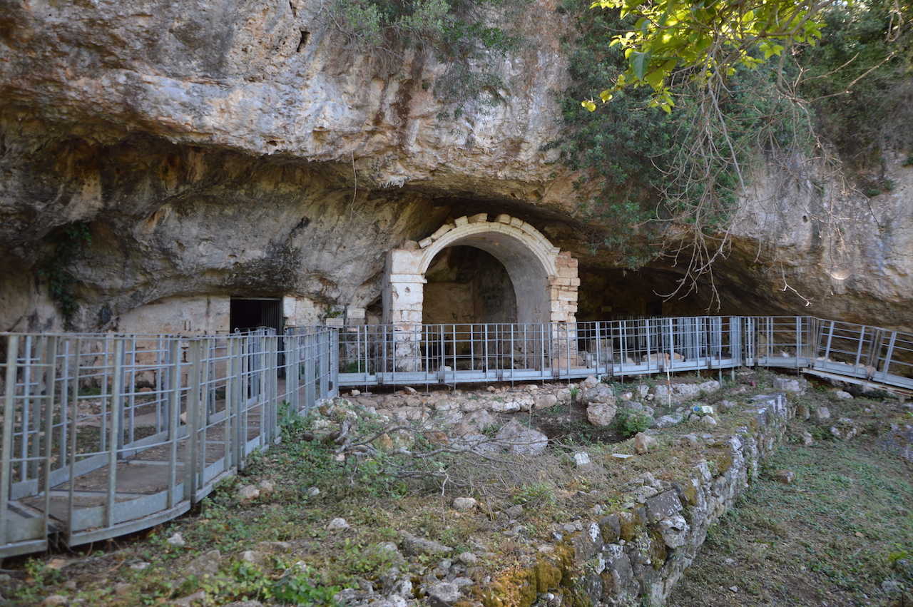 esterno della grotta